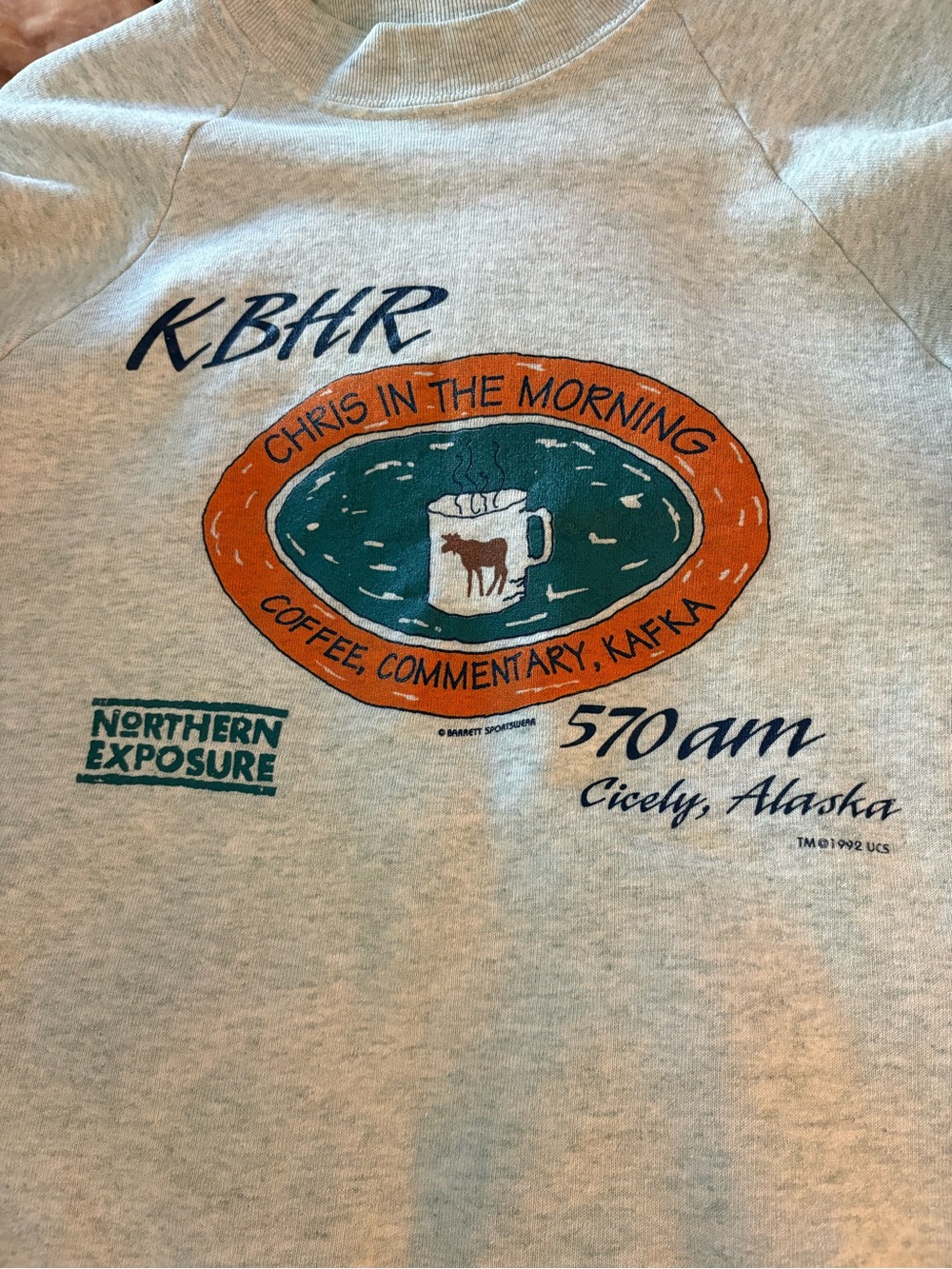 'Chris in the Morning' Light Gray Crewneck Sweatshirt 90s TV Northern Exposure - Picture 4 of 14